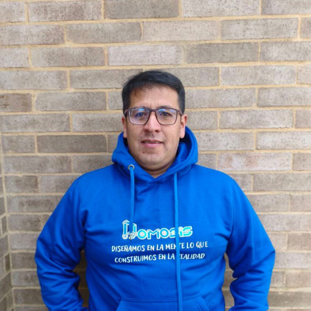 MANUEL CRUZ  DIRECTOR DE OPERACIONES