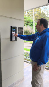 costo vigilancia edificios Bogotá 2026 vs automatización Domosis